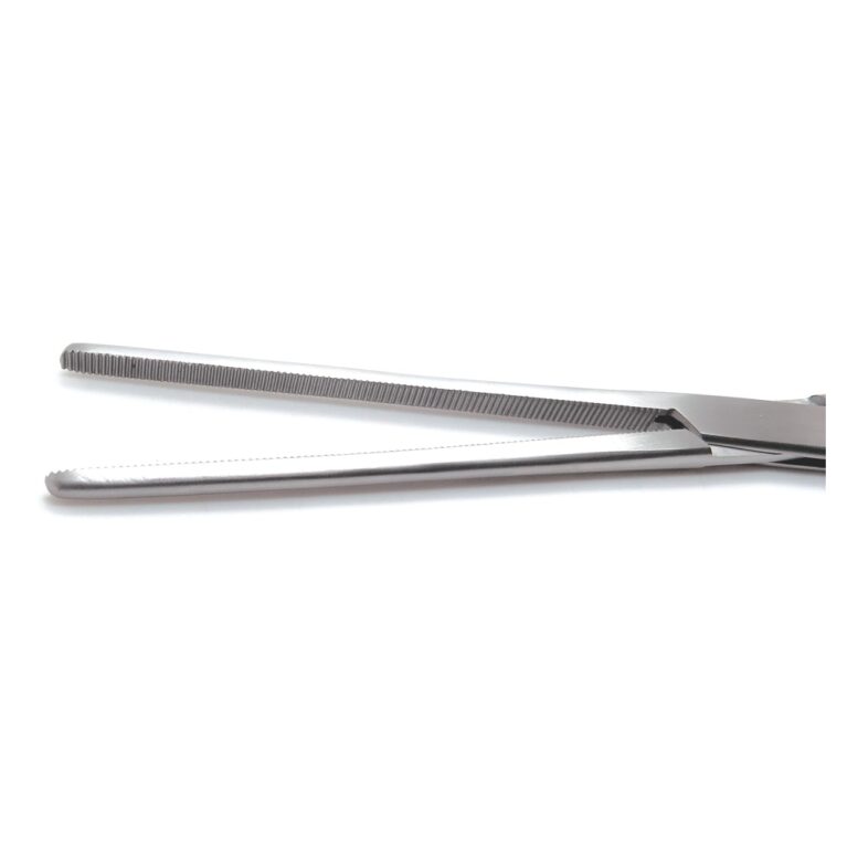 close up hemostat